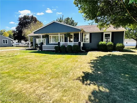 32 Beech Rock Dr, Zanesville, OH 43701