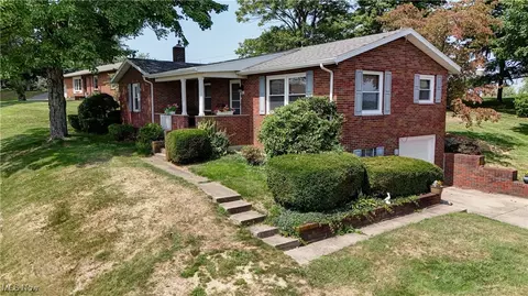 1417 Cherry Ridge Dr SW, Sugarcreek, OH 44681