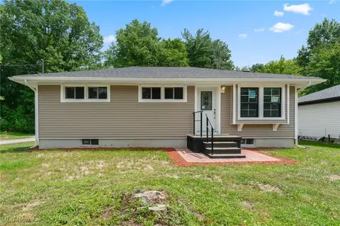 3198 Durst Dr, Cortland, OH 44410