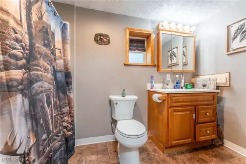 Bath - 41882 Blanche Ave, Elyria, OH 44035 photo 2 of 2