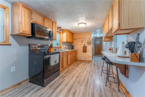 Kitchen - 41882 Blanche Ave, Elyria, OH 44035 photo 1 of 2