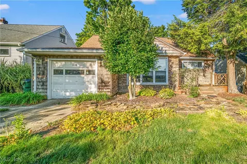 2166 Green Ridge Dr, Wickliffe, OH 44092
