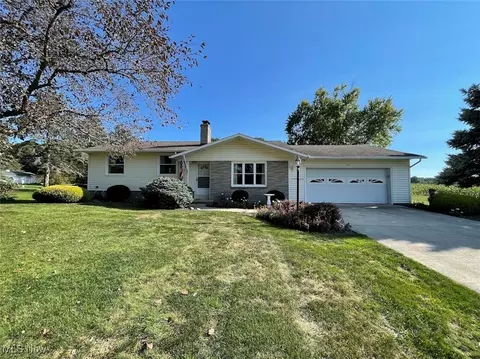 215 Stebbins Dr, Creston, OH 44217