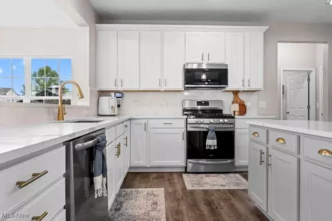 Kitchen - 3958 Randolph Dr, Lorain, OH 44053 photo 2 of 3