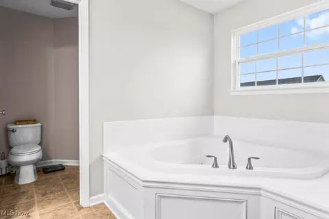 Bath - 3958 Randolph Dr, Lorain, OH 44053 photo 2 of 3