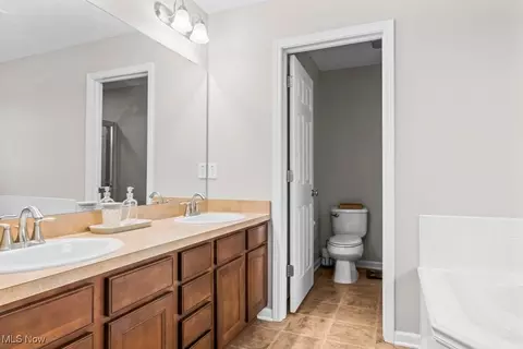 Bath - 3958 Randolph Dr, Lorain, OH 44053 photo 1 of 3