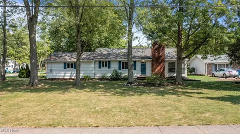 4529 Lansing Dr, North Olmsted, OH 44070