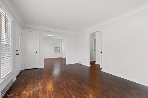 307 E 255th St, Euclid, OH 44132 photo 2