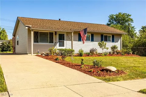 4245 Knickerbocker Rd, Sheffield Lake, OH 44054