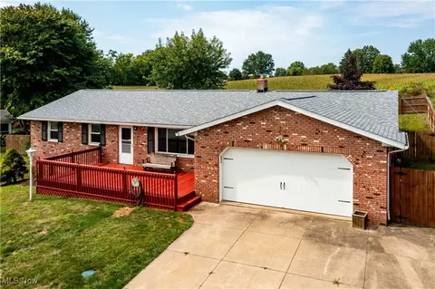 13557 Market Ave N, Hartville, OH 44632