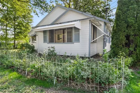 4895 Francis Dr, Geneva, OH 44041