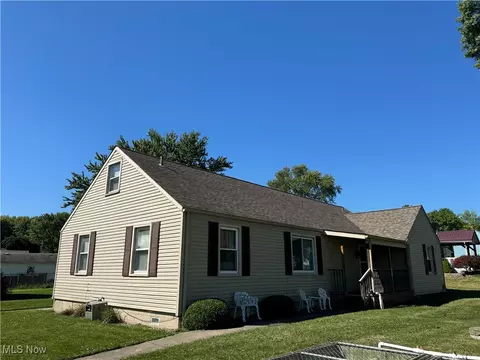 2692 Morris Ln, Girard, OH 44420