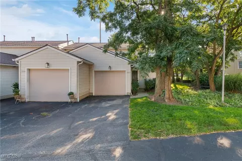 1936 Lillian Rd, Stow, OH 44224