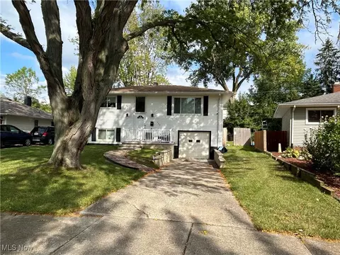 355 Erieview Blvd, Sheffield Lake, OH 44054