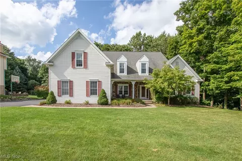 8050 Bainbrook Dr, Chagrin Falls, OH 44023