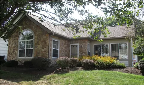 502 Crossings Cir, Tallmadge, OH 44278