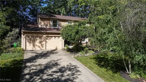 4600 Pine Ridge Dr, Stow, OH 44224