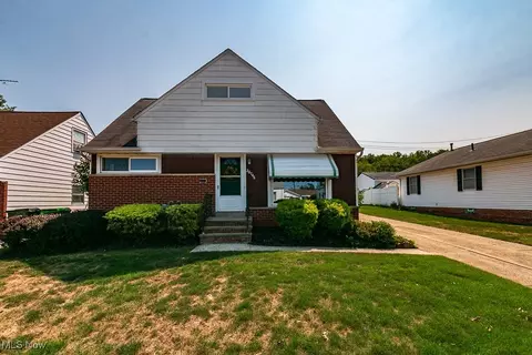 28746 Hazel Ave, Wickliffe, OH 44092