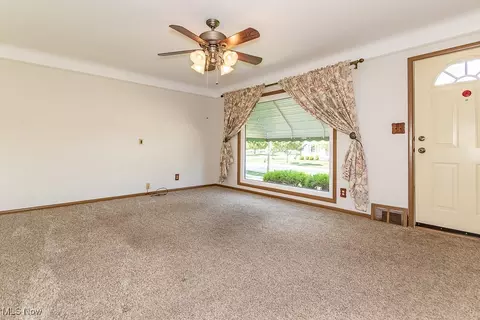 28746 Hazel Ave, Wickliffe, OH 44092 photo 3