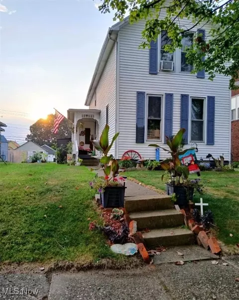 756 S Lawn Ave, Coshocton, OH 43812
