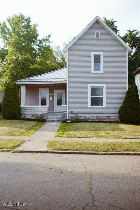 133 1st St W, Strasburg, OH 44680