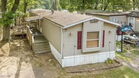 165 Laverne Ln, Akron, OH 44312