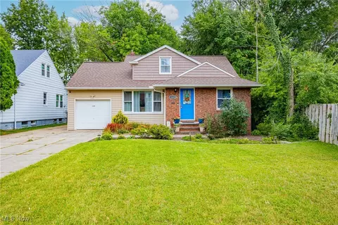 14285 Cedar Rd, Cleveland, OH 44121