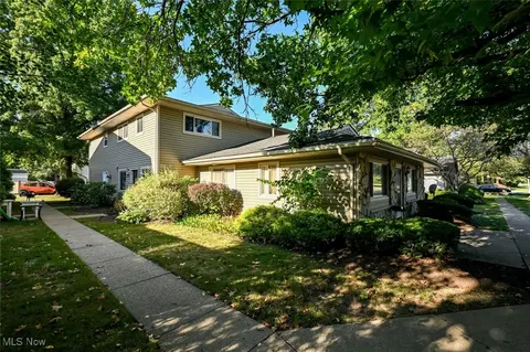 2407 Island Dr, Uniontown, OH 44685