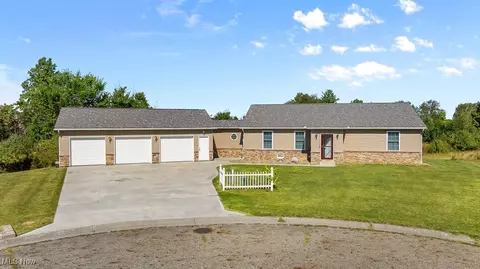 1993 Park Commons Cir NE, Alliance, OH 44601