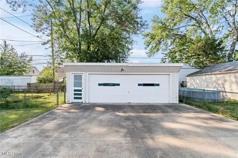 1215 Clearview Ave, Parma, OH 44134 photo 2