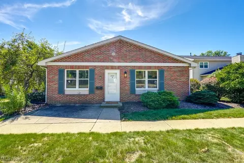 2437 Island Dr #14A, Uniontown, OH 44685