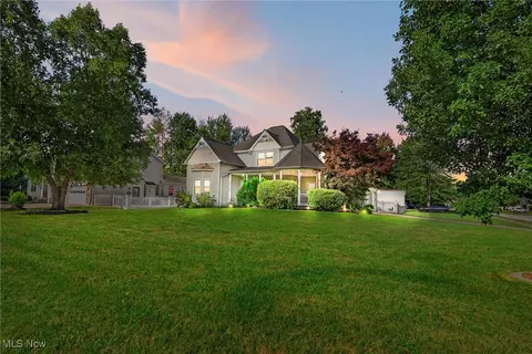 7698 Angela Ln, Madison, OH 44057