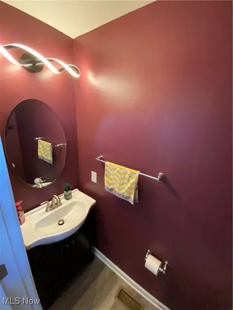 Entry Way - 500 Bailey Ct, Lagrange, OH 44050 photo 2 of 6