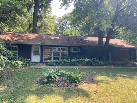6354 Roselawn Ave, Ravenna, OH 44266