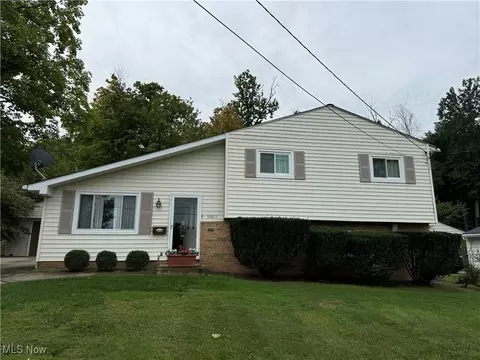 35518 Skytop Ln, Willoughby, OH 44094