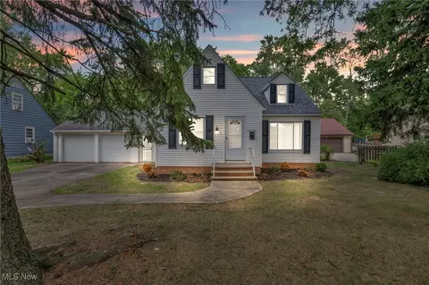 14301 Rockside Rd, Maple Heights, OH 44137