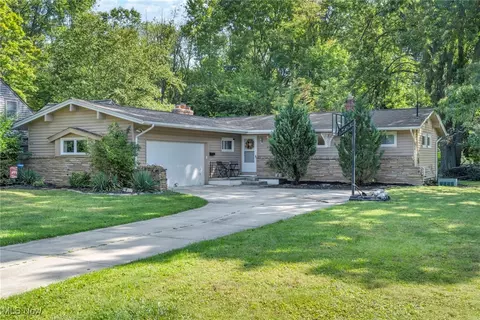 5519 Revere Dr, North Olmsted, OH 44070