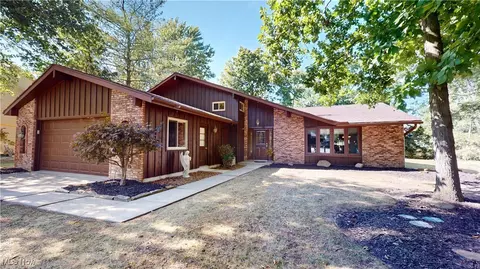 18174 Fawn Cir, Strongsville, OH 44136