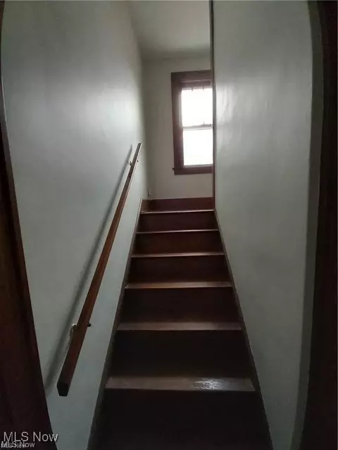 Entry Way - 962 Stadelman Ave, Akron, OH 44320 photo 2 of 3