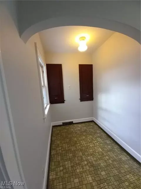 Entry Way - 962 Stadelman Ave, Akron, OH 44320 photo 1 of 3