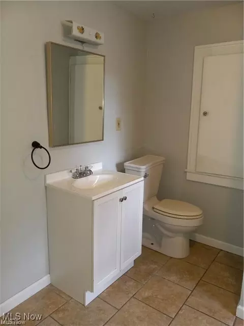 Bath - 962 Stadelman Ave, Akron, OH 44320 photo 1 of 2