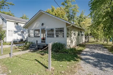 103 Euclid Dr, Chippewa Lake, OH 44215