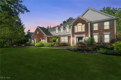6092 Penfield Ln, Solon, OH 44139