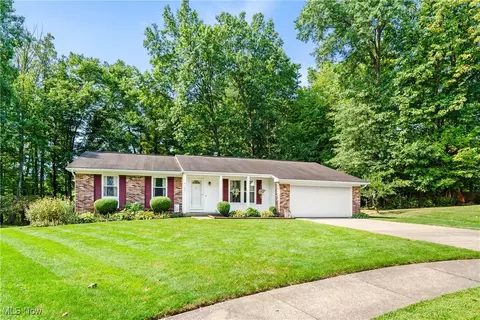 4100 Alicia Trl, Stow, OH 44224