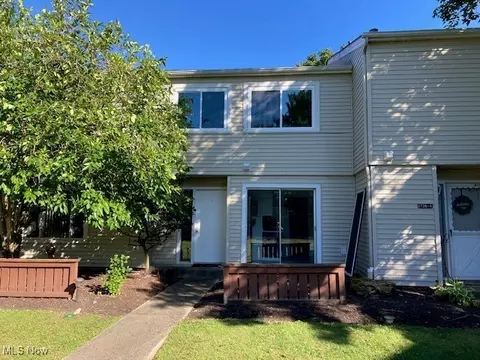 2736 Ivy Hill Cir #B, Cortland, OH 44410