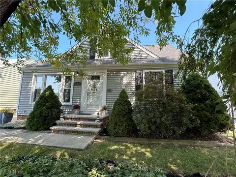 353 E 305th St, Willowick, OH 44095