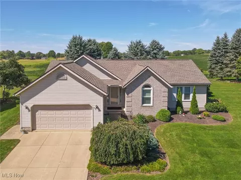 6566 NW Oakbridge Ave NW, North Canton, OH 44720
