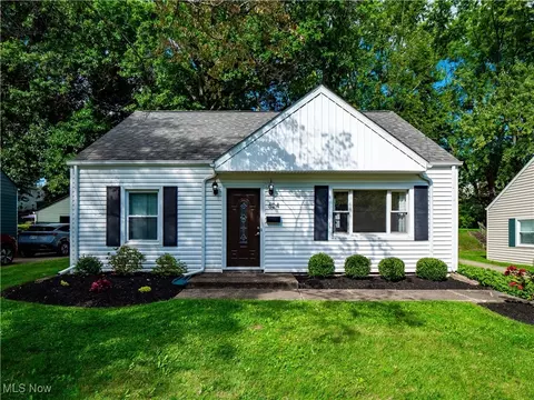 624 Woodside Dr, Kent, OH 44240