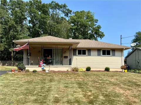 3164 Sunnybrooke Dr, Youngstown, OH 44511