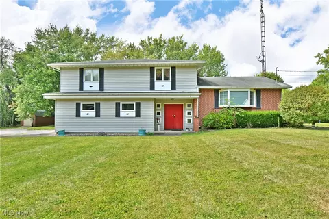 3219 Morrow Dr, Cortland, OH 44410